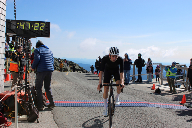 John Keller of Boulder, CO was the male winner in a new course record time of 47:21